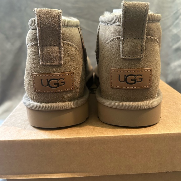 UGG Classic Ultra Mini Chestnut Women’s Wool Lined  Ankle Boots New Never Worn - Picture 1 of 6